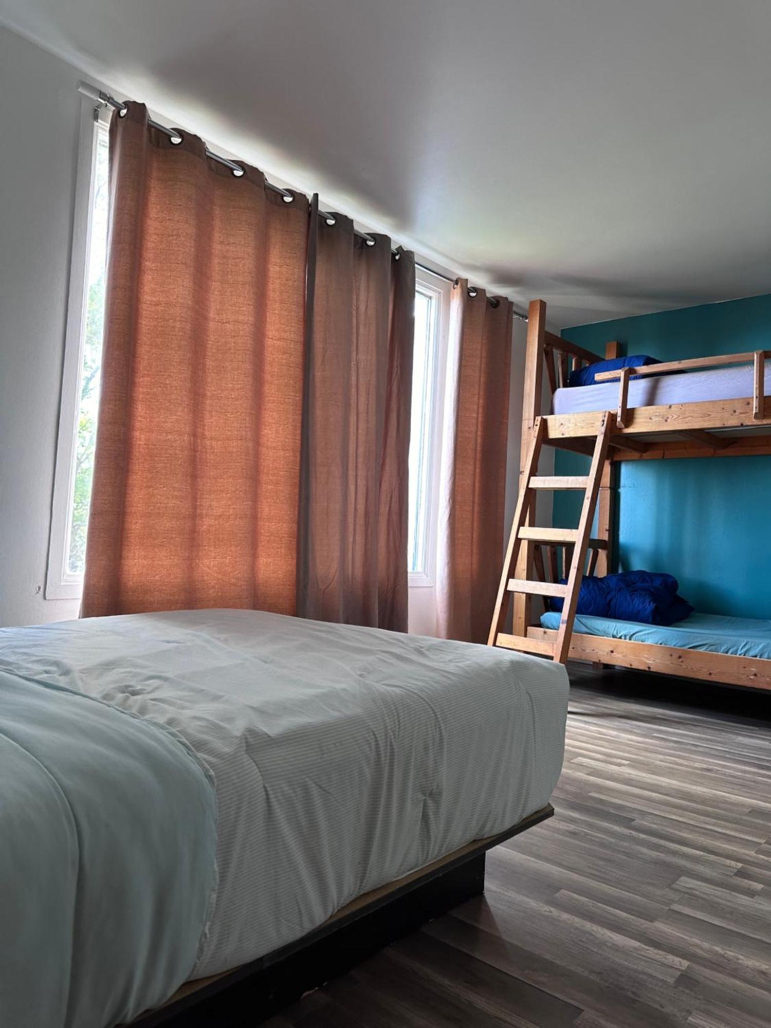 Le Carabobo Auberge Forillon Gaspé Εξωτερικό φωτογραφία