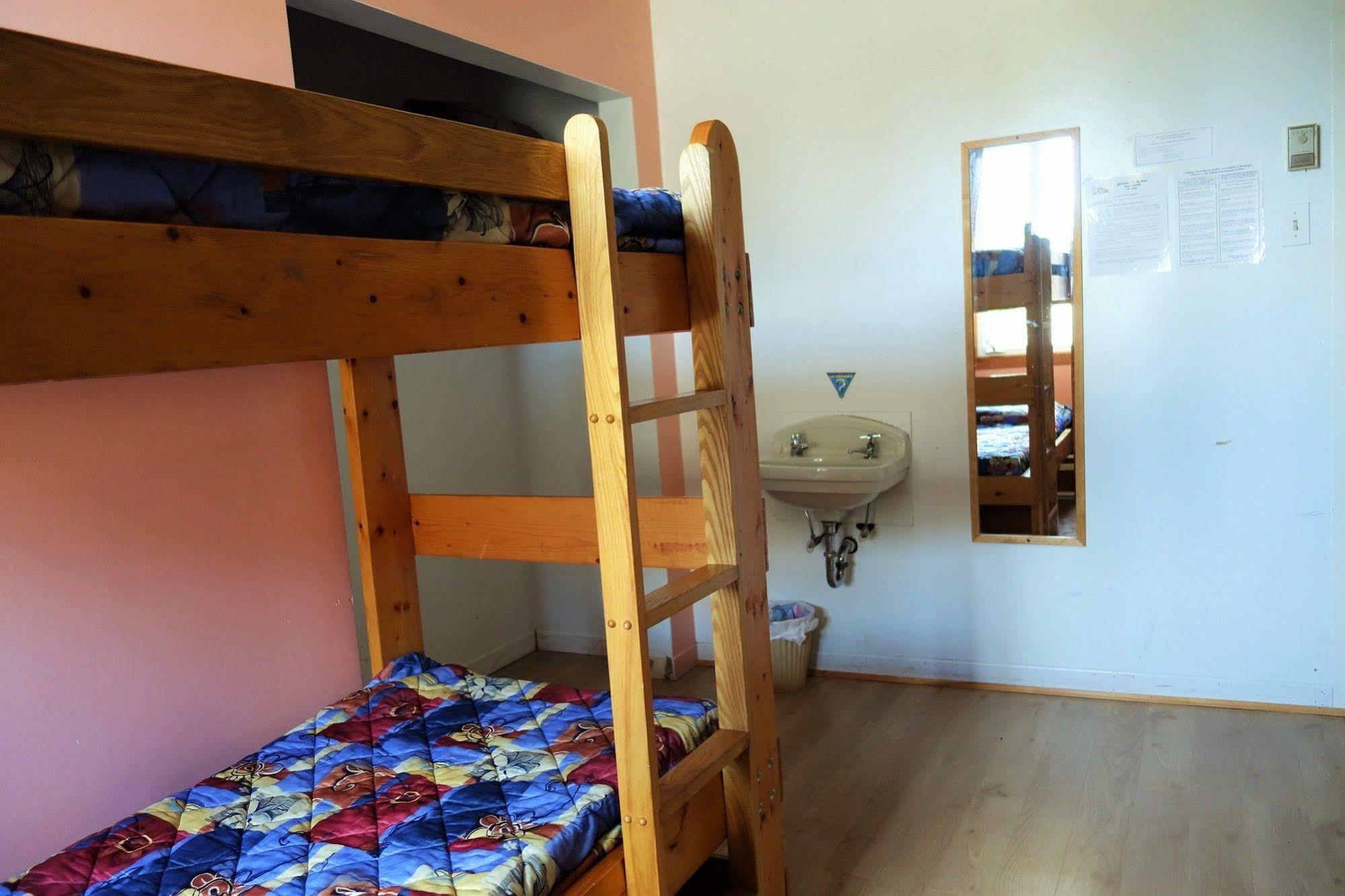 Le Carabobo Auberge Forillon Gaspé Εξωτερικό φωτογραφία
