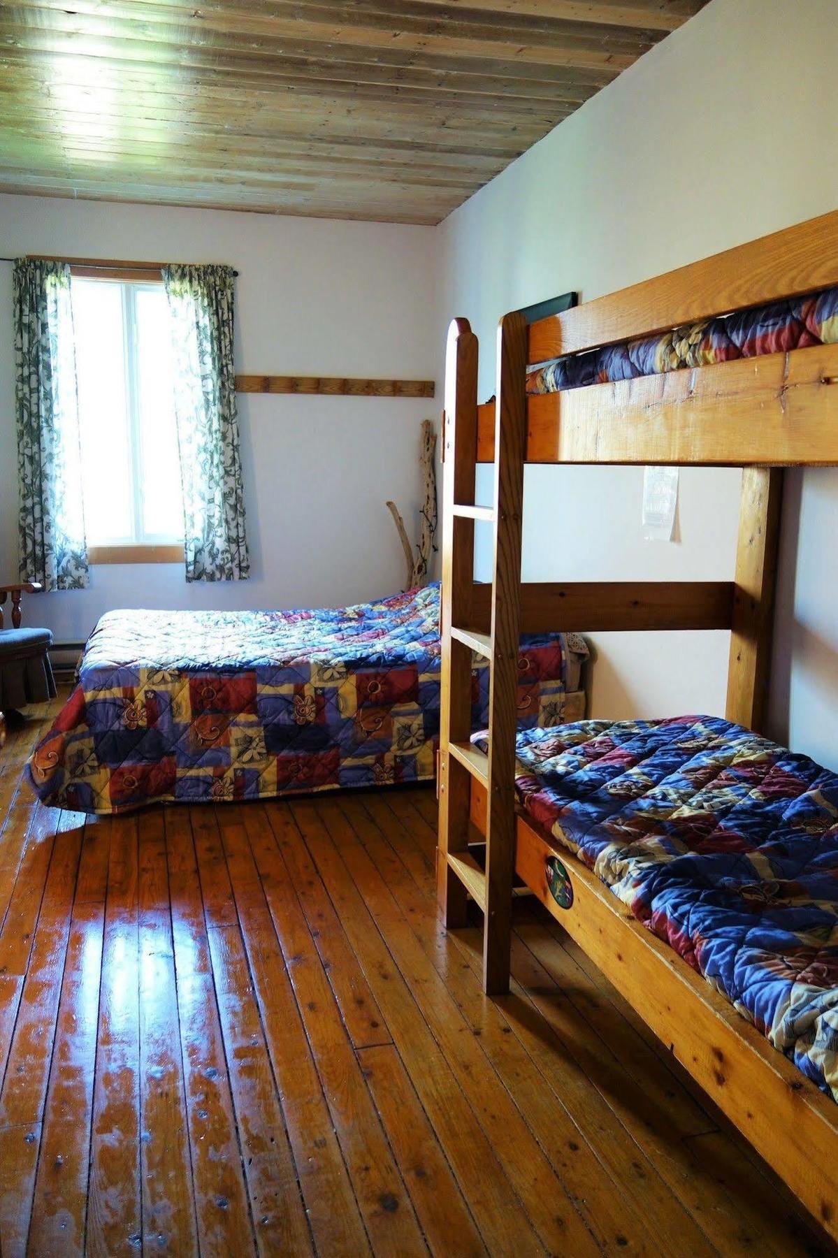 Le Carabobo Auberge Forillon Gaspé Εξωτερικό φωτογραφία